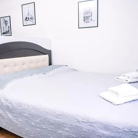 Magda In Center Apartamento Berat